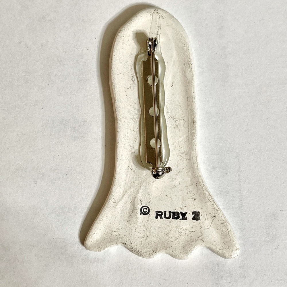 Vintage Ruby Z Ceramic Ghost Brooch - image 2